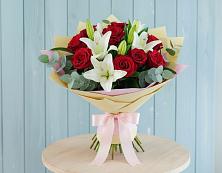 Букет цветов из:  Лилии и Розы в Прогресс
