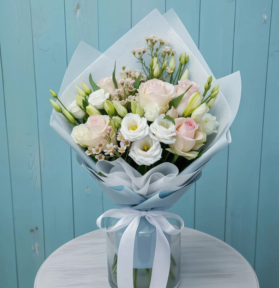 Букет цветов из: Розы и Лизиантусы в Прогресс