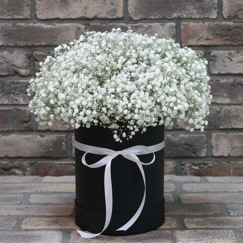 Цветочная композиция из Гипсофила в шляпной коробке в Прогресс