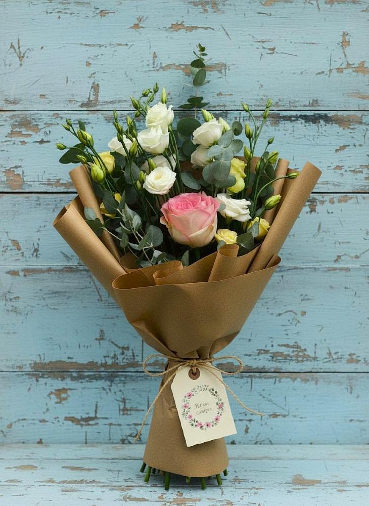 Букет цветов из: Розы и Лизиантусы в Прогресс