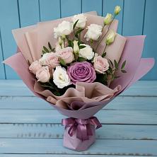 Букет цветов из:  Розы и Лизиантусы в Прогресс
