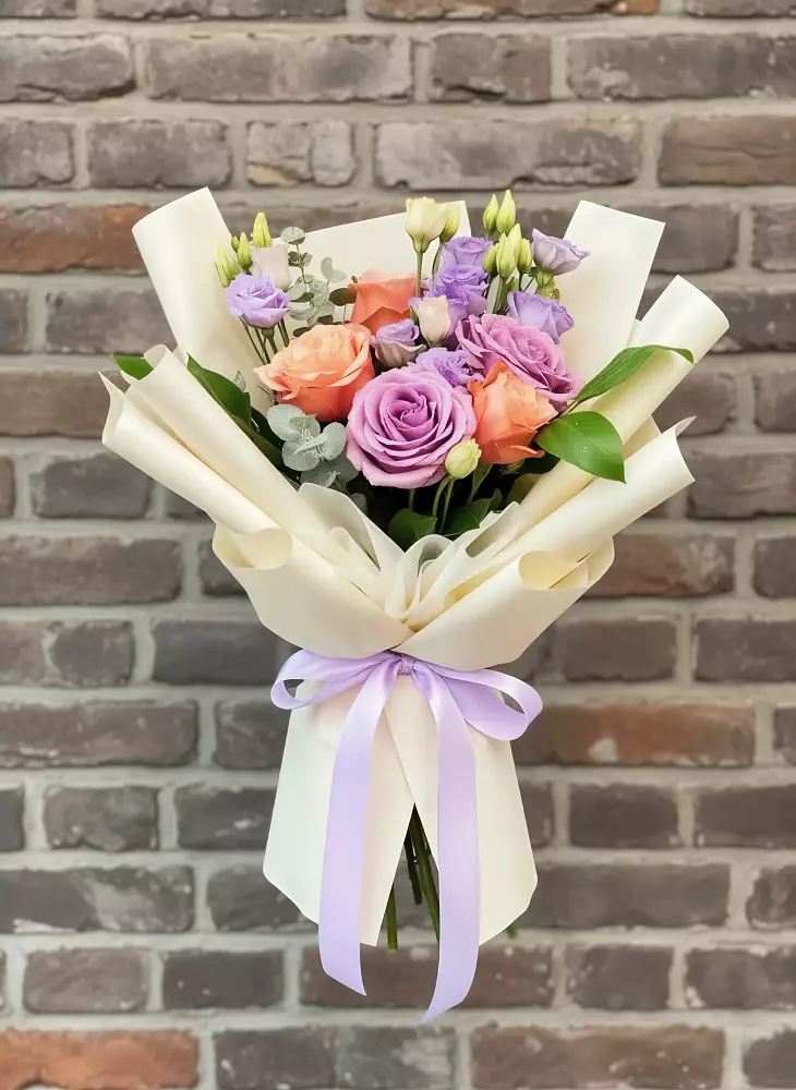 Букет цветов из: Лизиантусы и Розы в Прогресс