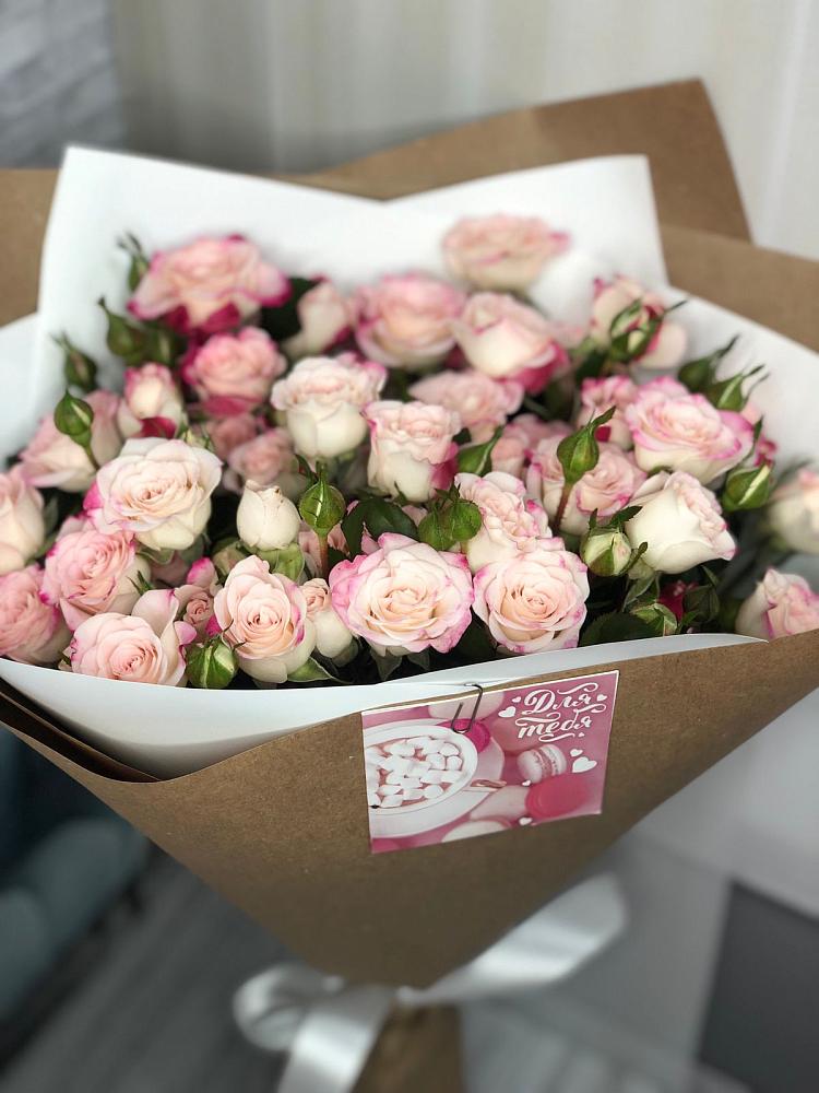 Букет цветов из: Розы в Прогресс