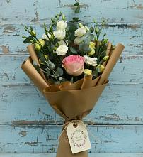 Букет цветов из:  Розы и Лизиантусы в Прогресс