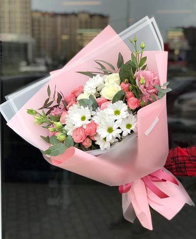 Букет цветов из: Розы, Лизиантусы и Хризантемы в Прогресс