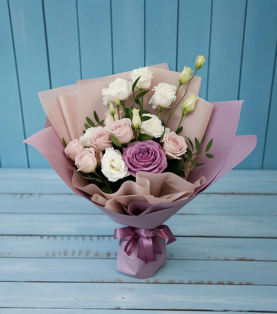 Букет цветов из: Розы и Лизиантусы в Прогресс